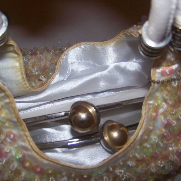 Whimsical White Sequence Handbag - Picture 7 of 8